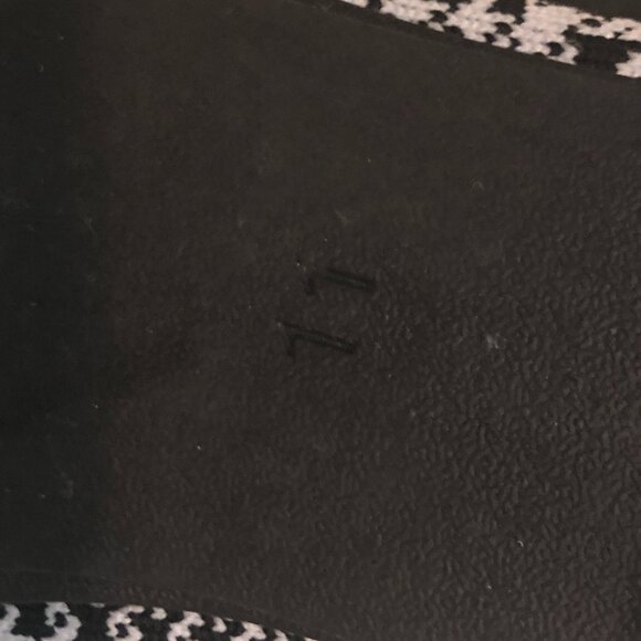 Comfort & Soft Gray and Black Houndstooth Plaid Flats - Size 11 - Picture 7 of 7